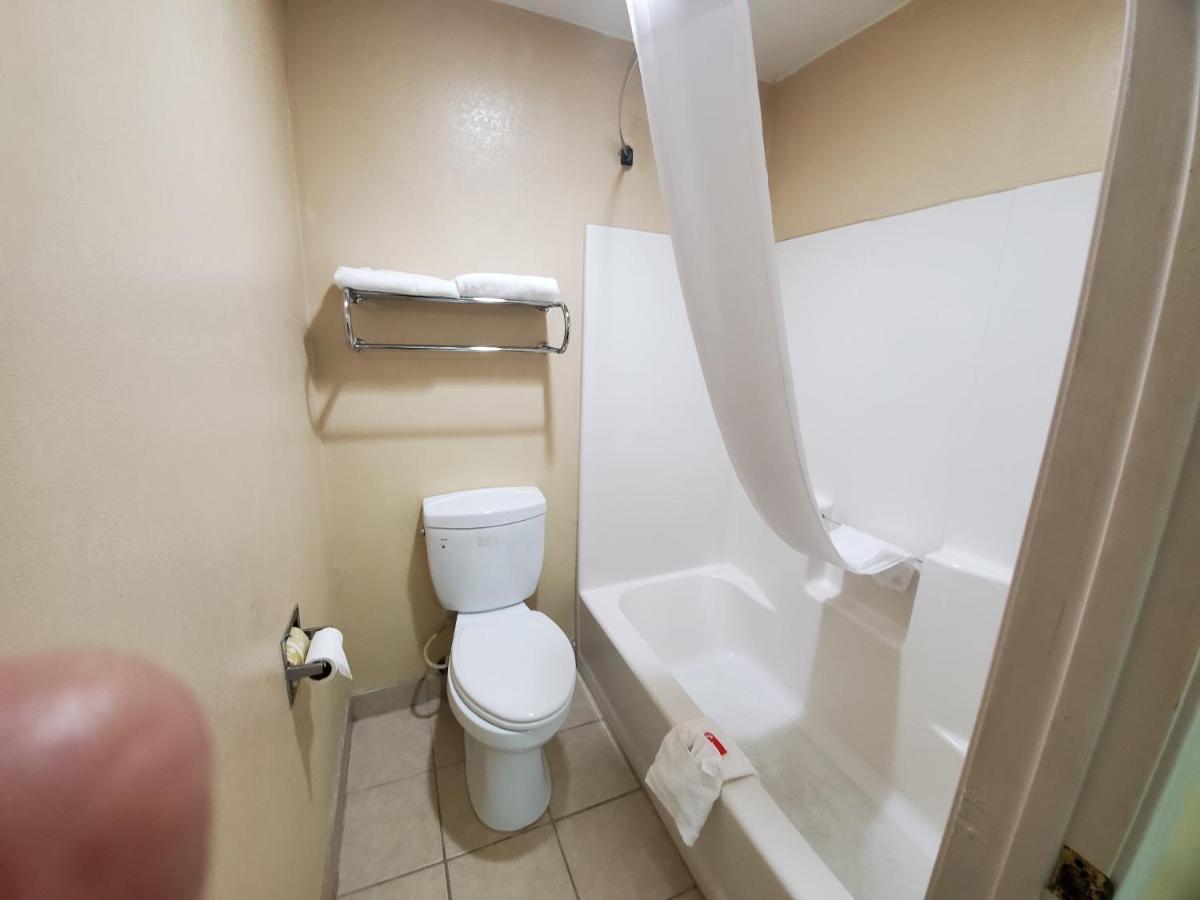 Econolodge Junction
