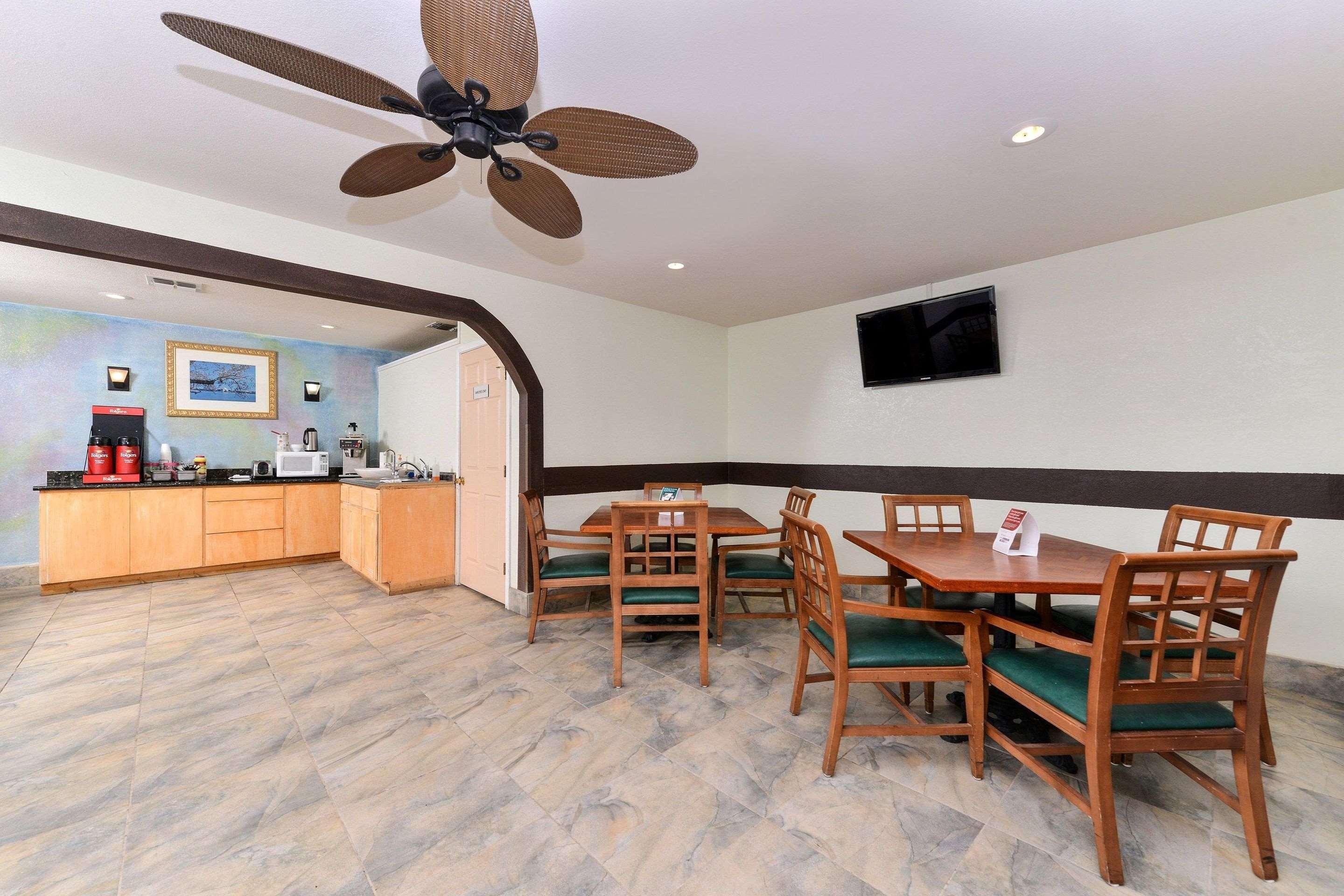 Econolodge Junction