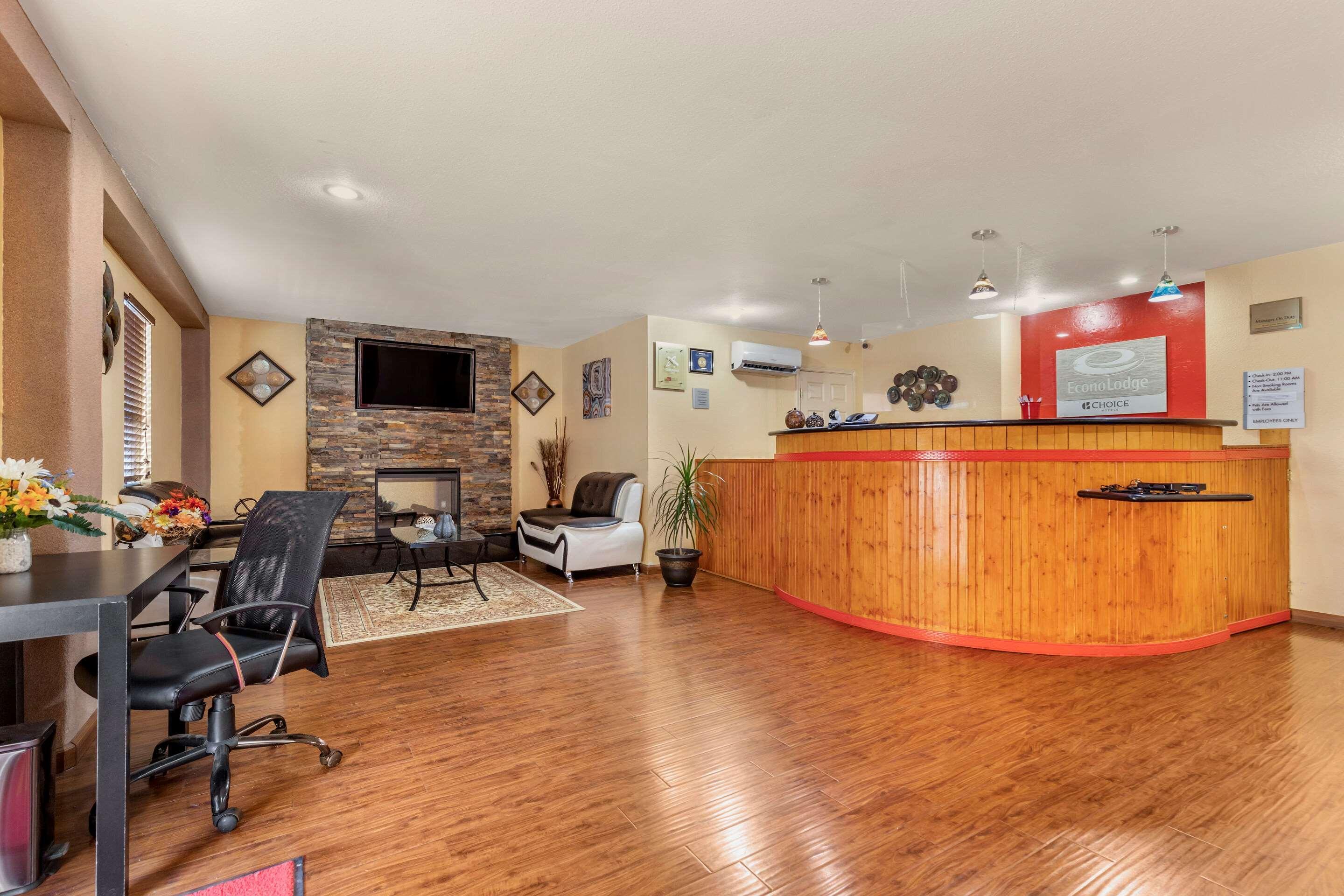 Econolodge Junction
