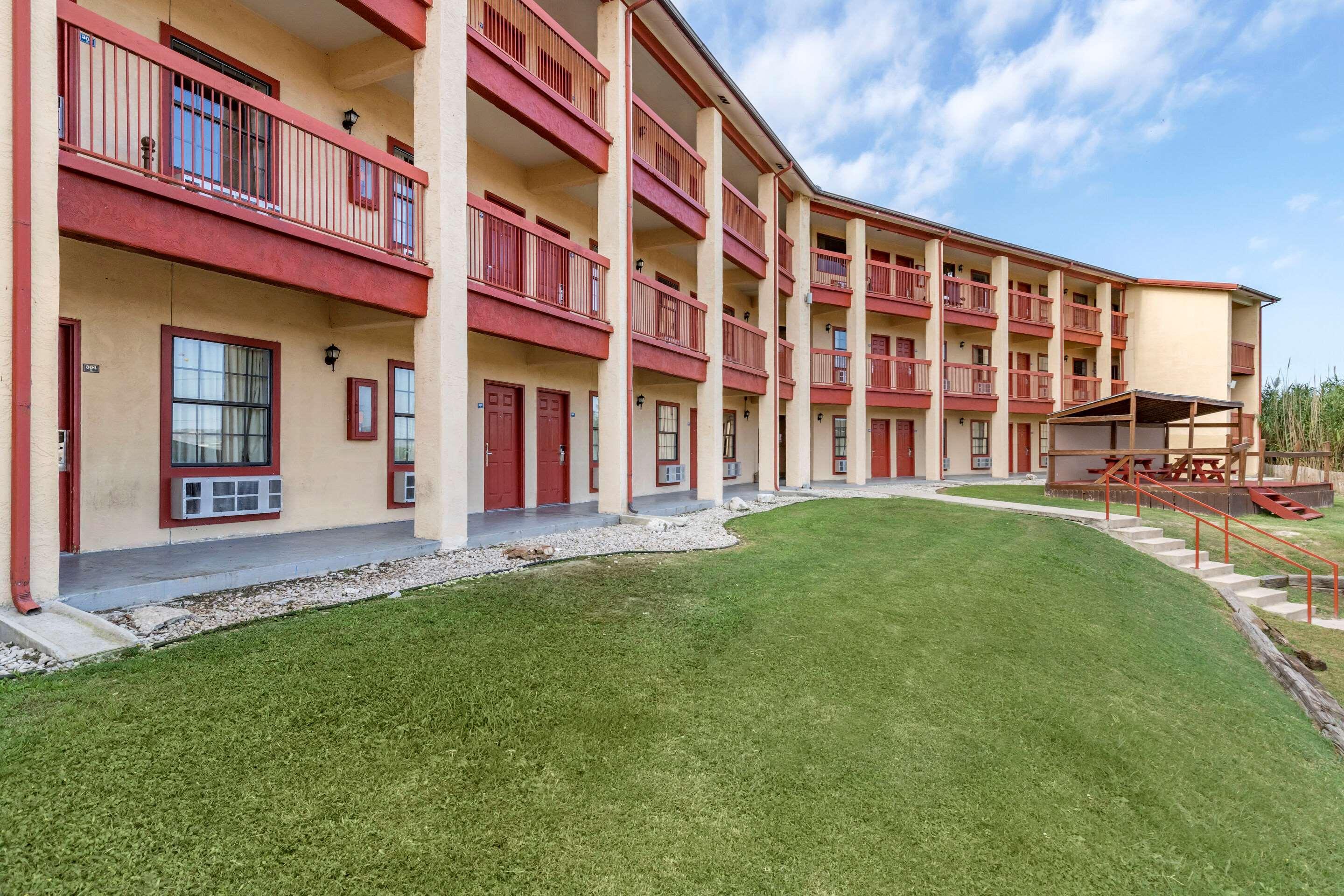 Motel Econolodge 2*
