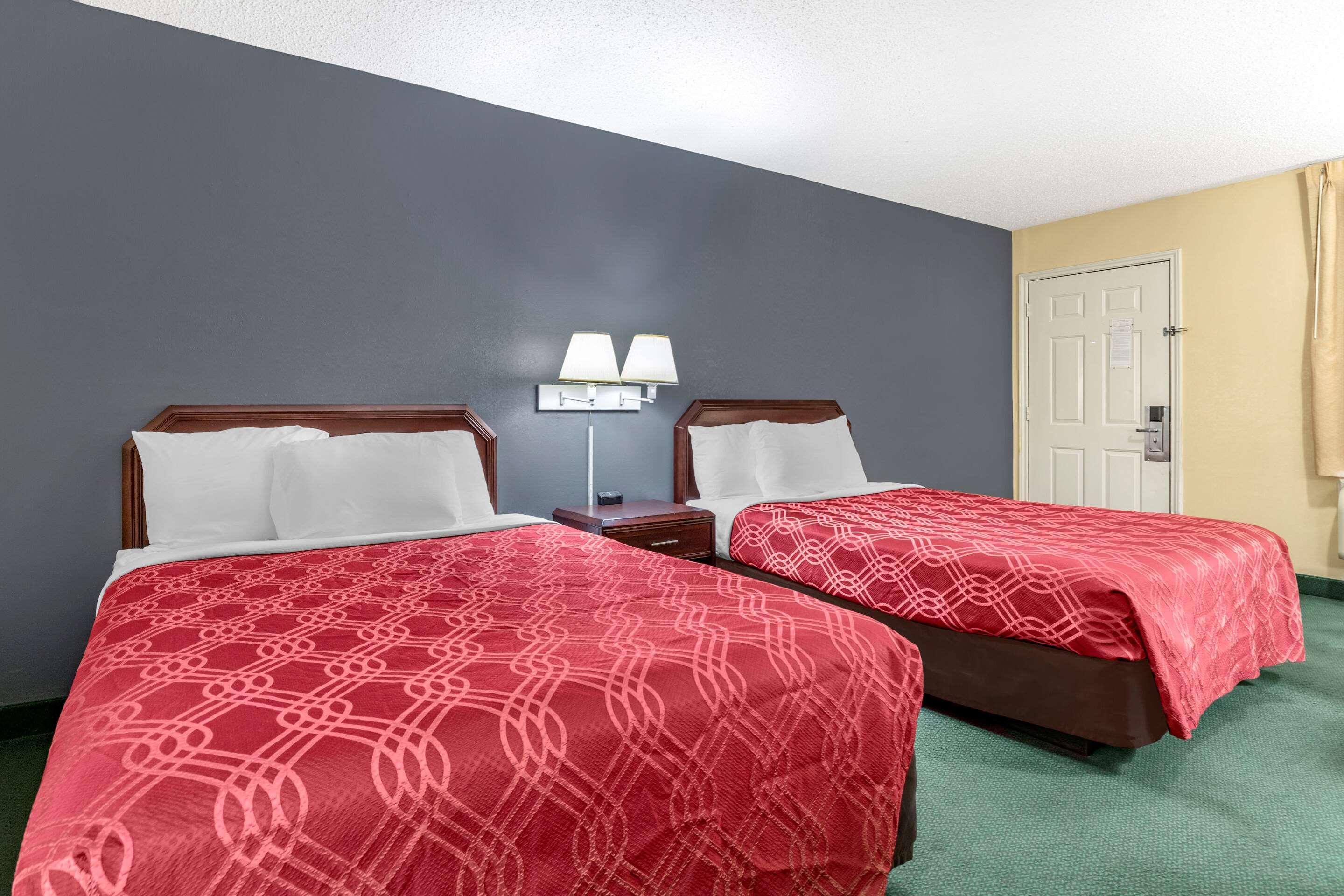 Econo Motel 2*