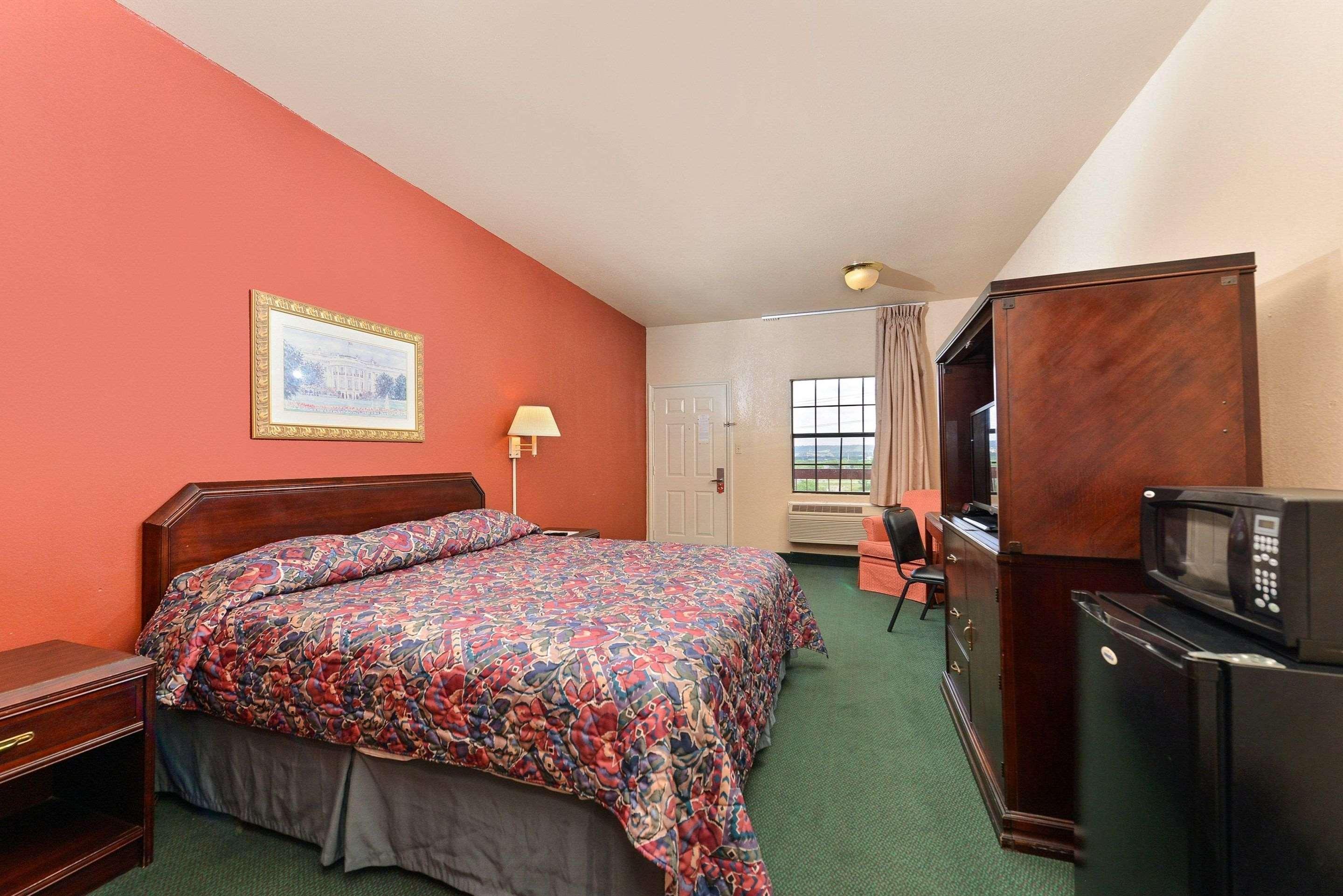 Econo Motel